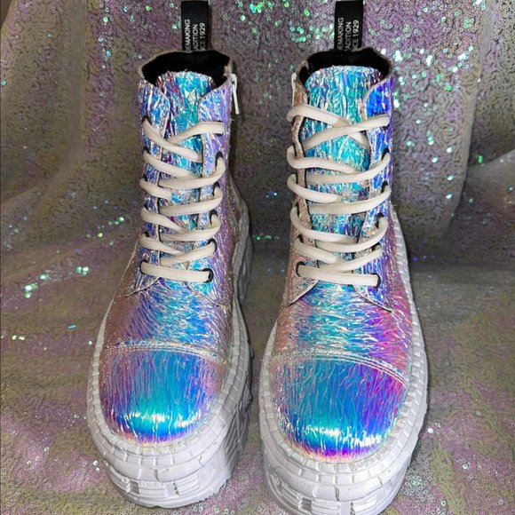 New Rock Dolls Kill Holographic M-WALL005-V44 Platform Boots Iridescent Festival - Picture 3 of 9